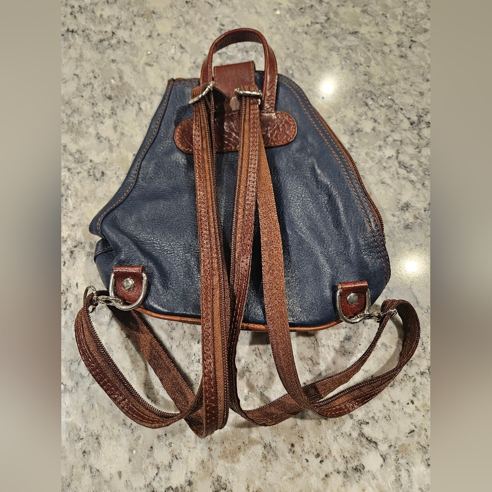 Ladies Small Vera Pelle Navy Blue Leather Backpack Shoulder Bag - Picture 4 of 13